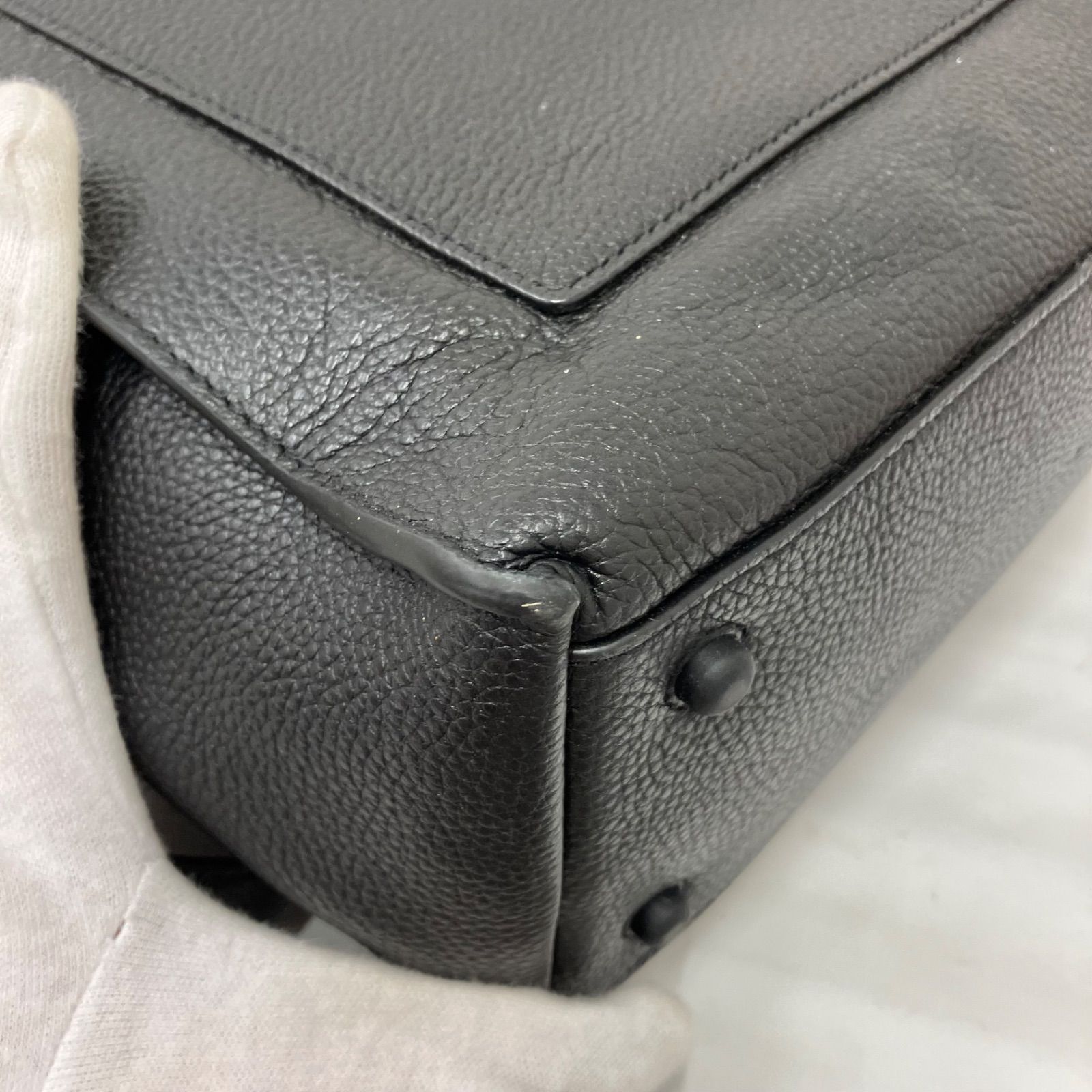 Y8108　COLE HAAN　コールハーン　 トートバッグ　2way　ショルダーバッグ　 レザー　ブラック系　黒　ターンロック　 ビジネス　保存袋付き　レディース