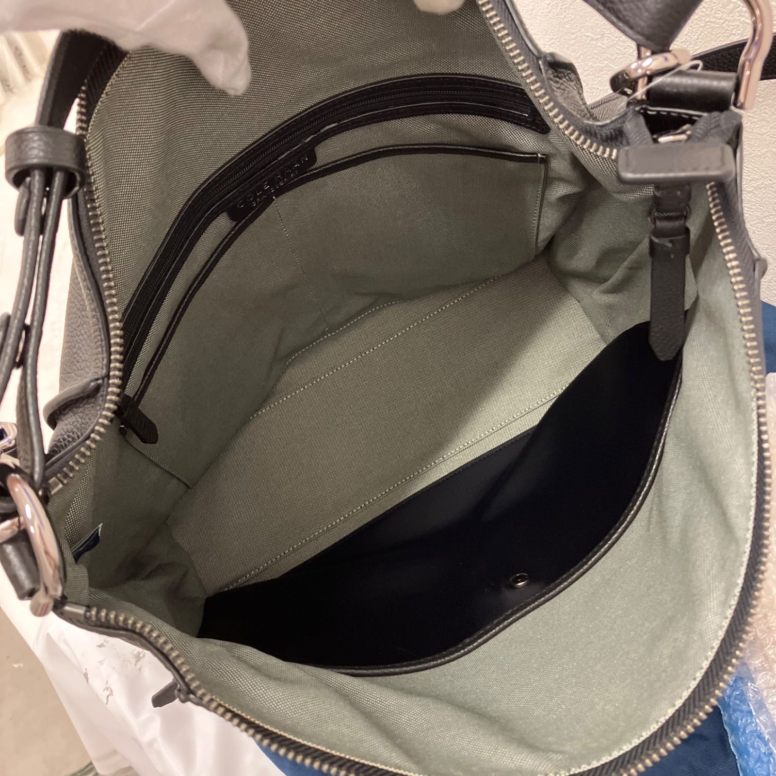 Y8108　COLE HAAN　コールハーン　 トートバッグ　2way　ショルダーバッグ　 レザー　ブラック系　黒　ターンロック　 ビジネス　保存袋付き　レディース