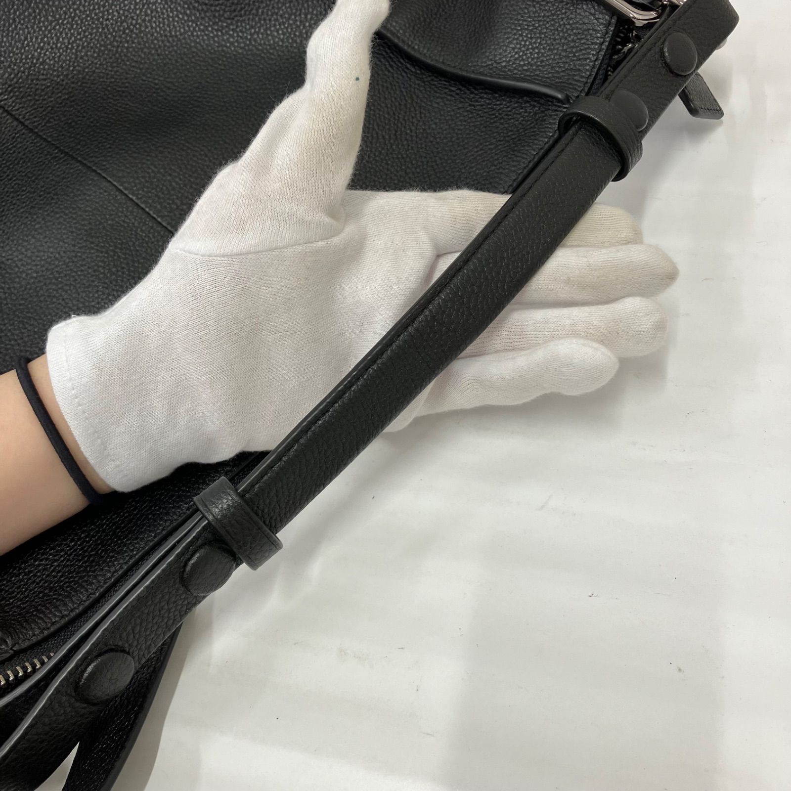 Y8108　COLE HAAN　コールハーン　 トートバッグ　2way　ショルダーバッグ　 レザー　ブラック系　黒　ターンロック　 ビジネス　保存袋付き　レディース
