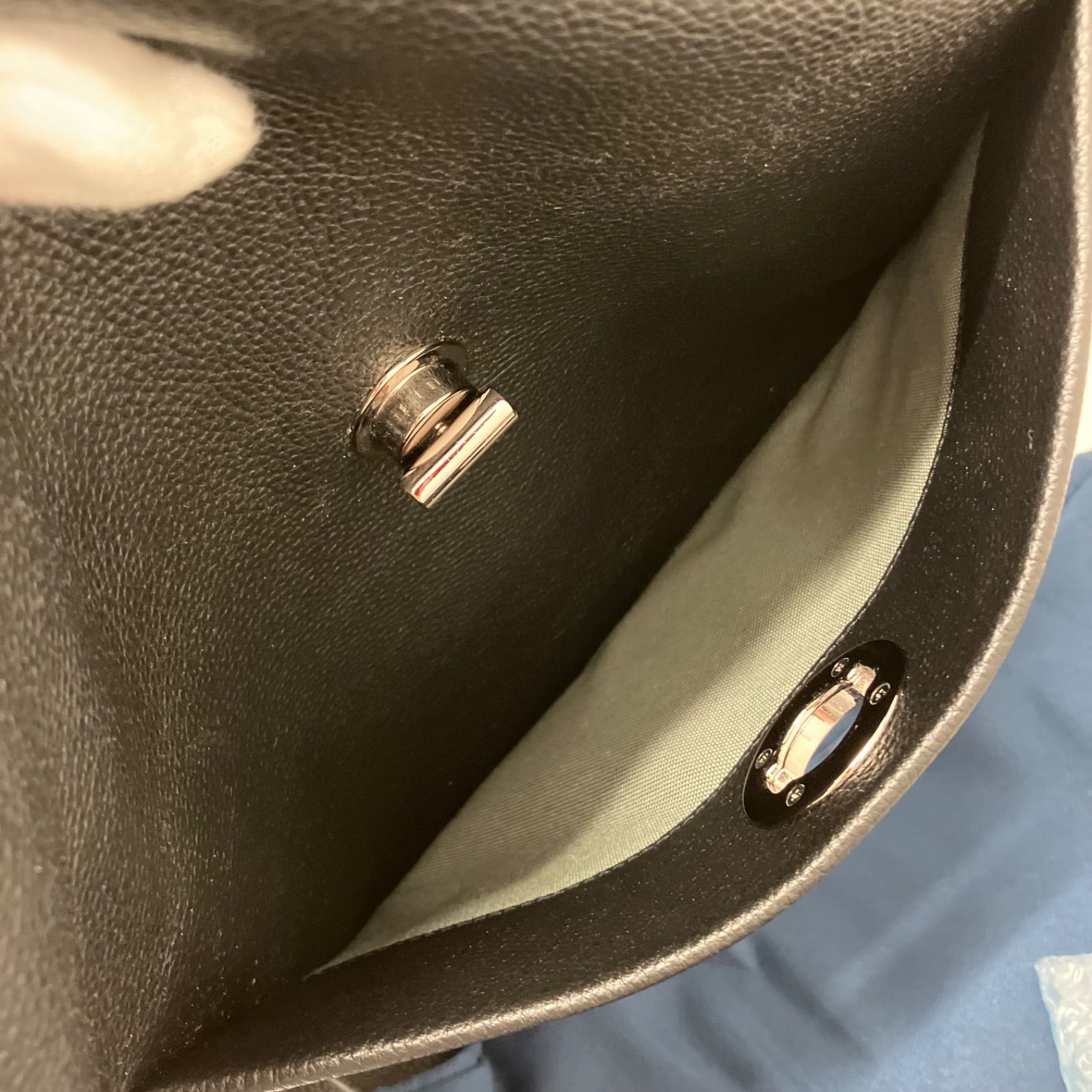 Y8108　COLE HAAN　コールハーン　 トートバッグ　2way　ショルダーバッグ　 レザー　ブラック系　黒　ターンロック　 ビジネス　保存袋付き　レディース