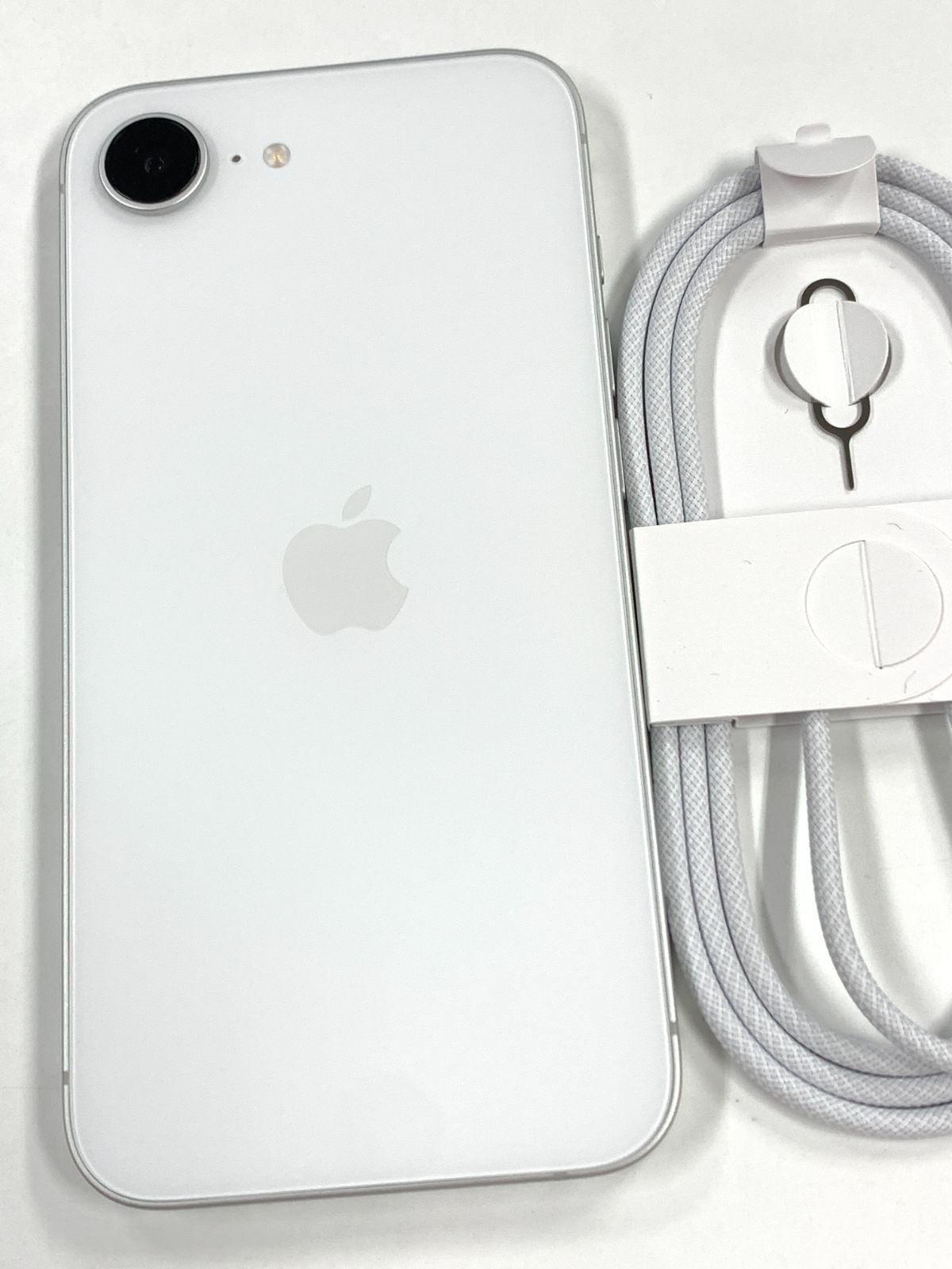新品同様 バッテリー100%SIMフリー iPhone16e 256GB　ホワイト