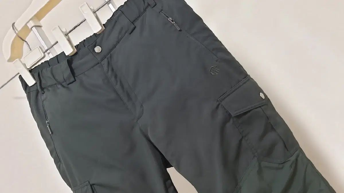 KANTUKAN/グースダウンカーゴパンツ/ふっくら/きれい/カーキ/正規品/メンズ32-33インチ