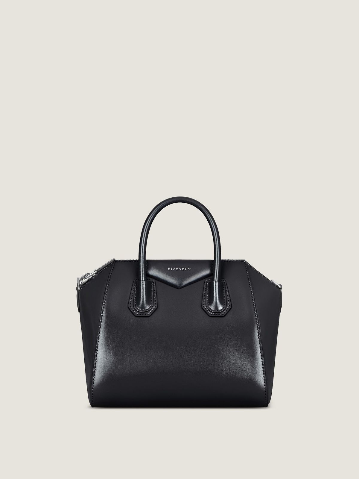 【新品・最安値】Givenchy Antigona Piccola Leather handbag ハンドバッグ TU VBB5149B1R0_001 139,600円