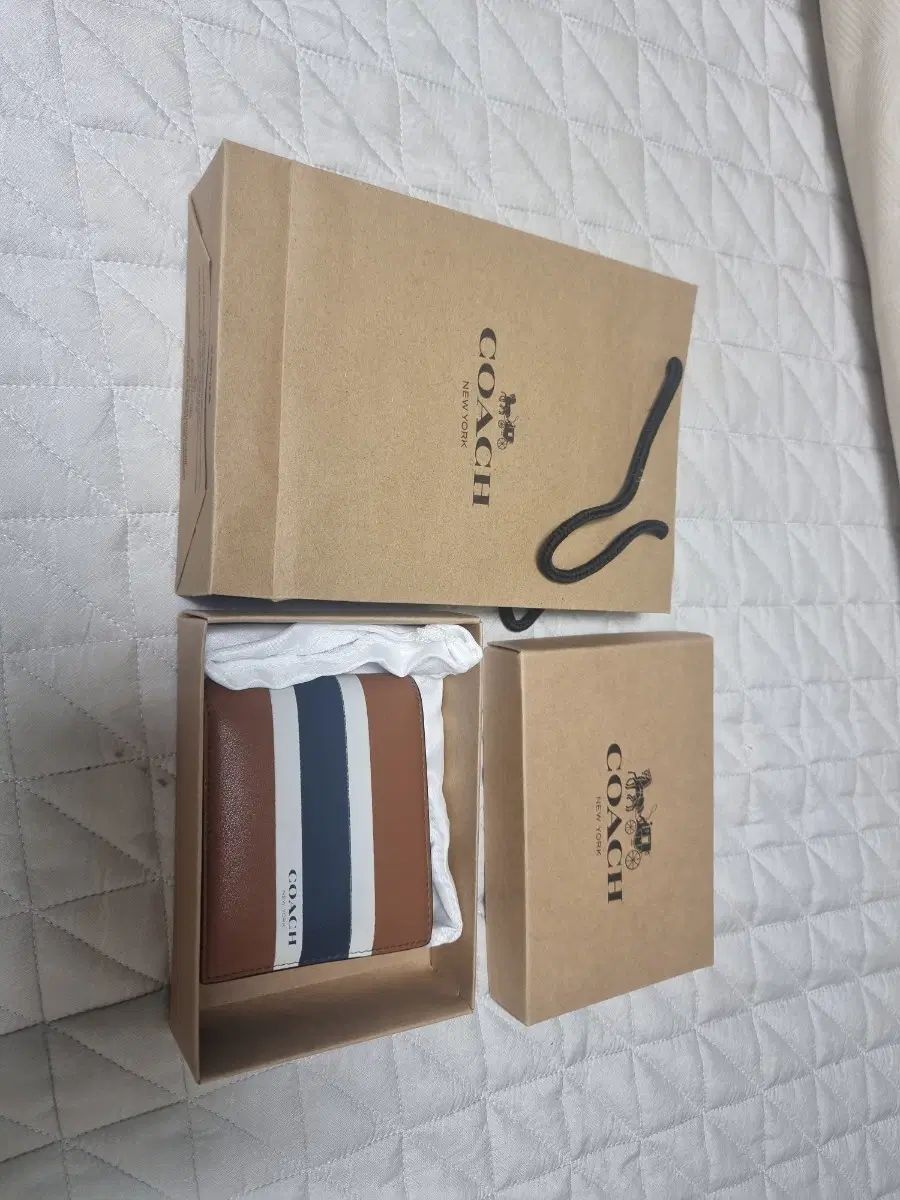 COACH コーチ 二つ折り財布 12,086円