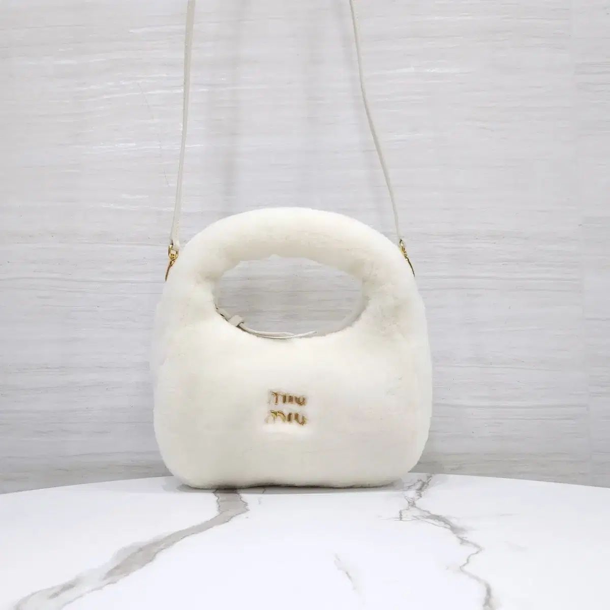 ミュウミュウ ワンダー シープスキン Shearling スモール HOBO BAG 5BC125