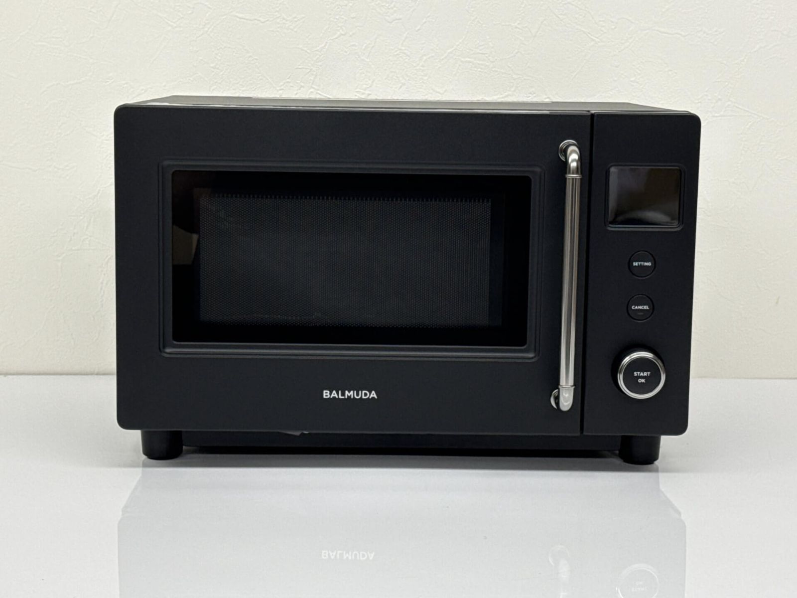バルミューダ BALMUDA The Range S KRN01JP-BK 電子レンジ 20L ブラック 単機能レンジ ダイヤル式 900W 冷凍ごはん 解凍 ドリンクモード 一人暮らし 新生活 おしゃれ デザイン家電 動作確認済み 全国送料無料※一部除く
