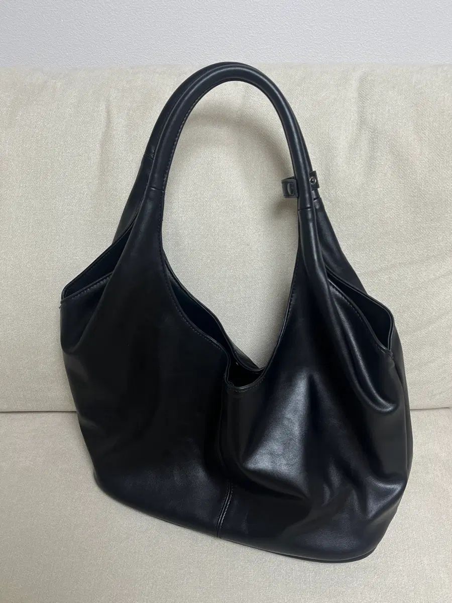 レディース ミディ バッグ Mサイズ ブラック 10,006円