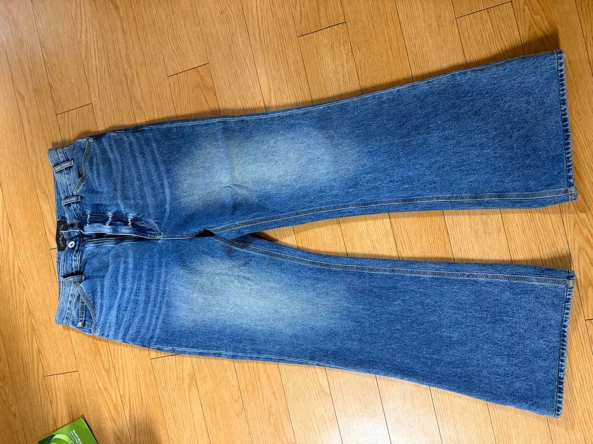 (m)stuフレアデニムパンツ 出品 12,471円