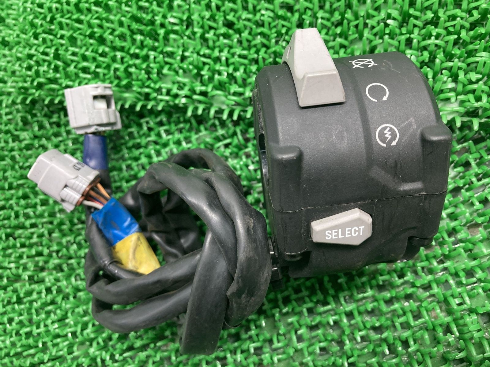ZX-4RR ハンドルスイッチ 右 カワサキ 純正 中古 ZX400P NinjaZX4RR 修復素材に pB