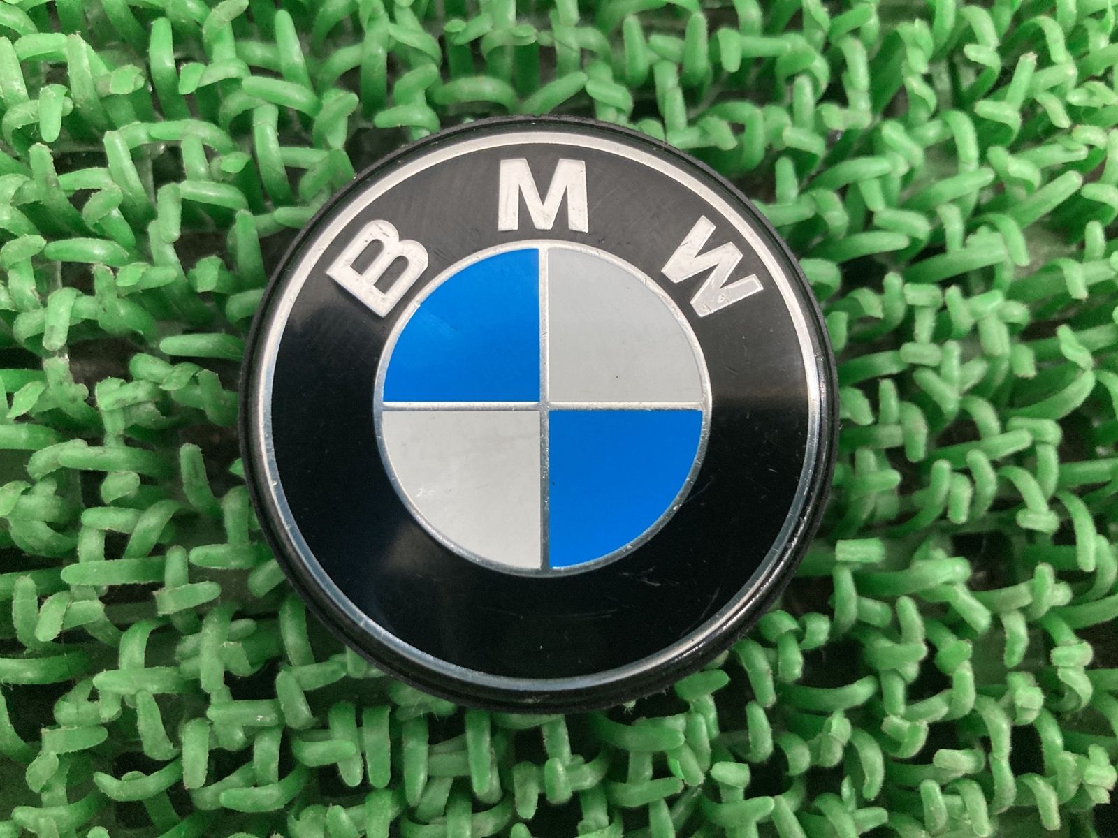R1250GS トップブリッジエンブレム 3142 8526439 BMW 純正 中古 ロゴ 割れ欠け無し pR 6,848円