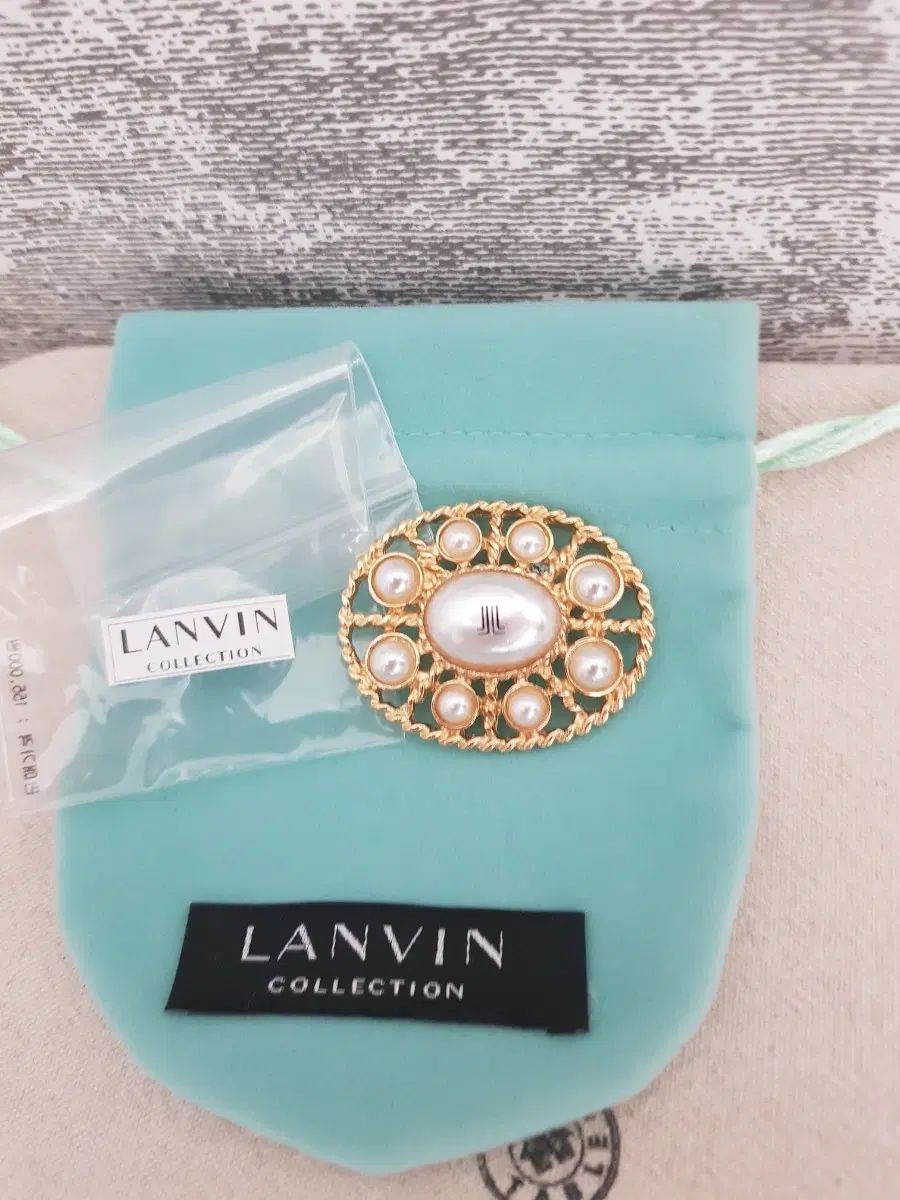 (新品) ランバン Classic パール ブローチ