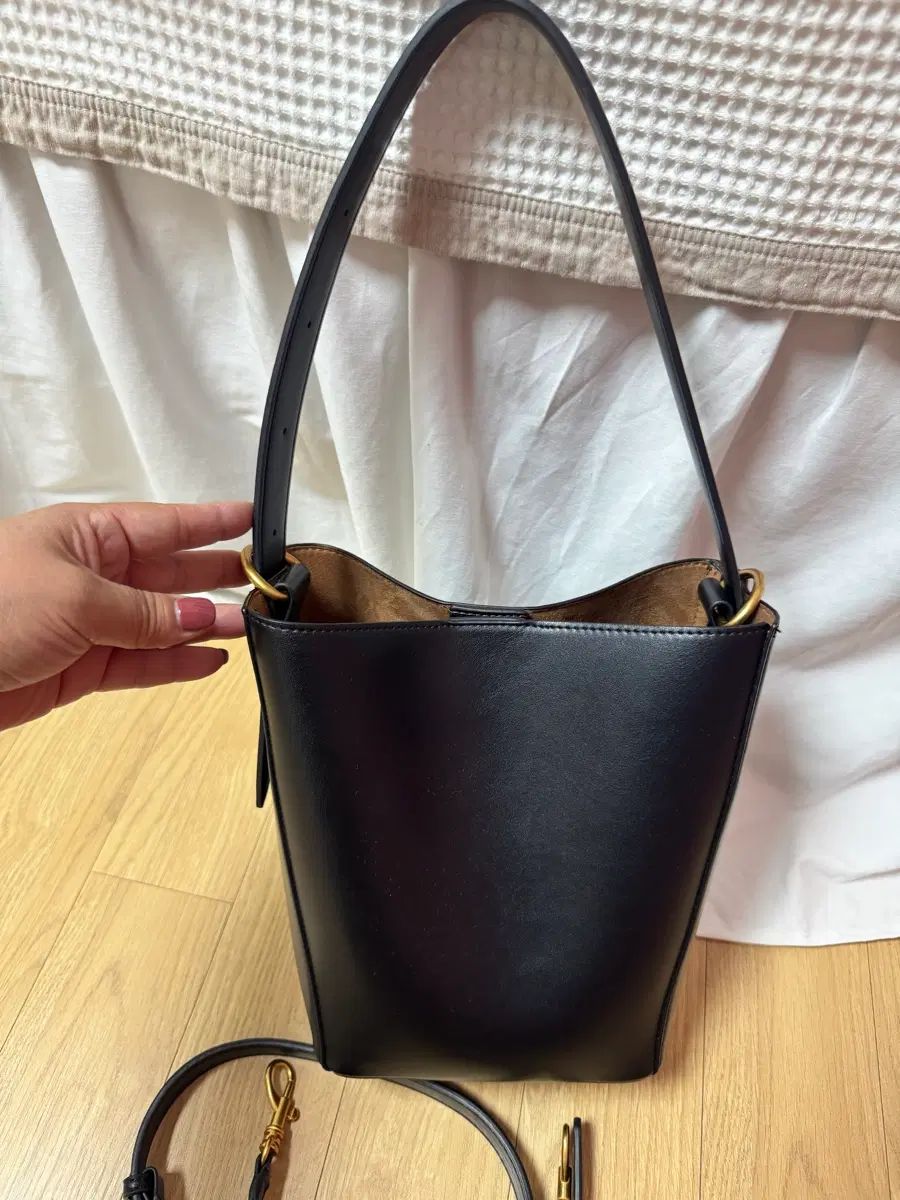 ZARA ザラ バケット ショルダーバッグ ブラック ポーチ クロス紐 含む