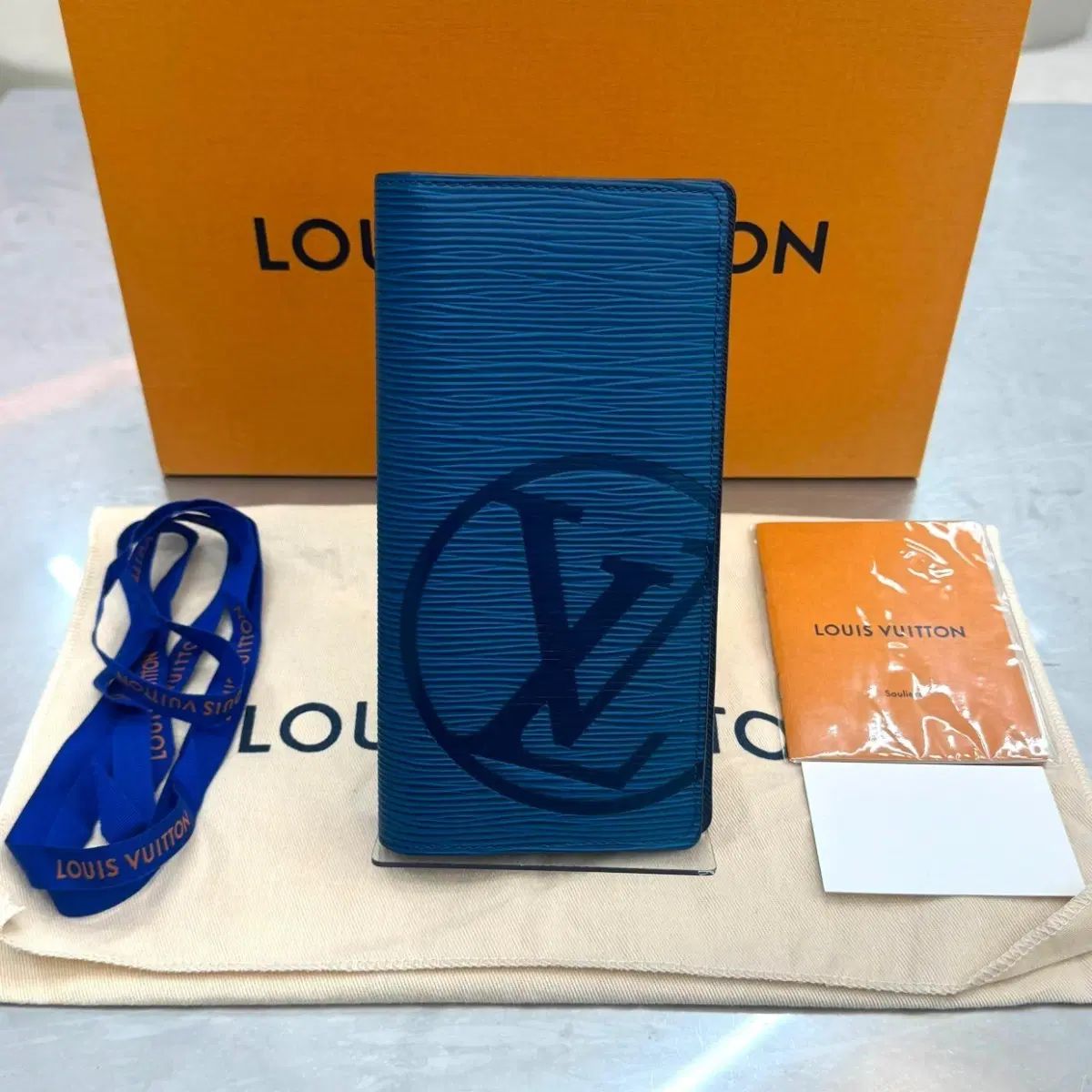 Louis Vuitton エピ ブラッツァ 財布 長財布