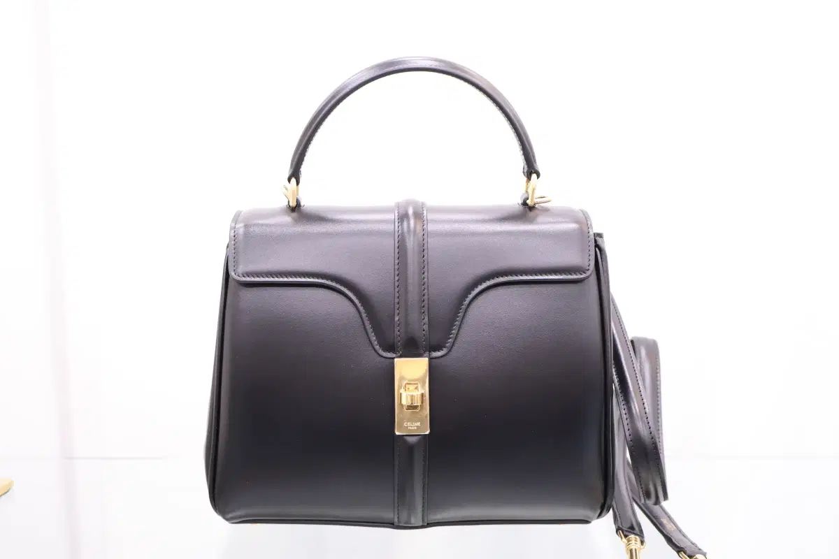 Celine セリーヌ 未使用 新品 サテン カーフスキン ブラック スモール 16バッグ トートバッグ 188003BEY 38NO デパート商品