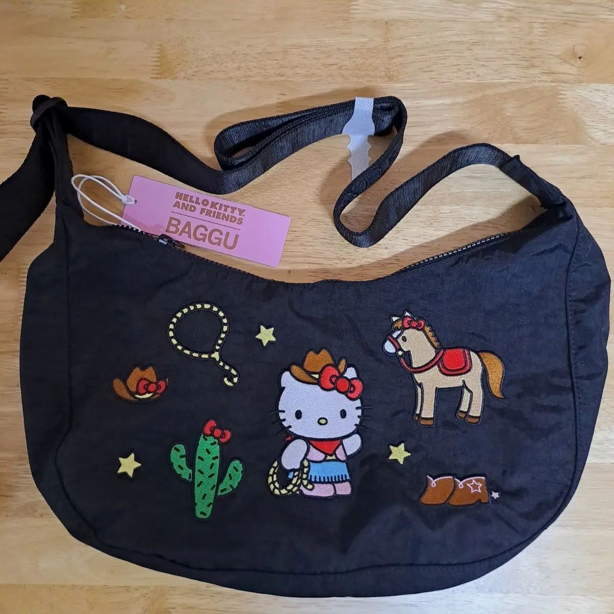 バク Mサイズ クレセント バッグ 刺繍 ハローキティ