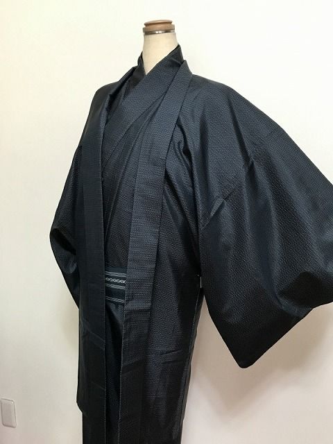 【中古】Mサイズ 羽織 男物 正絹 濃紺地に蚊絣文様 6,424円