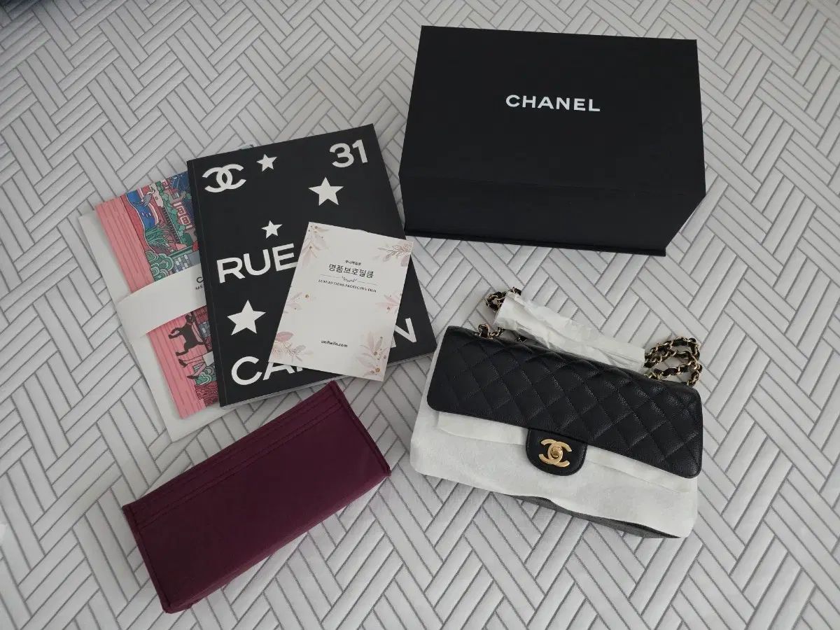シャネル CHANEL クラシック Classic ミディ Midi Mサイズ Mサイズ キャビア ブラック Black ゴールド Gold 新品 Product