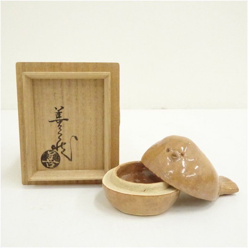 波多野善蔵造　萩雀香合（共箱） 茶道具 茶道 香道 香道具 おしゃれ かわいい アンティーク インテリア 骨董 茶器 お香入れ