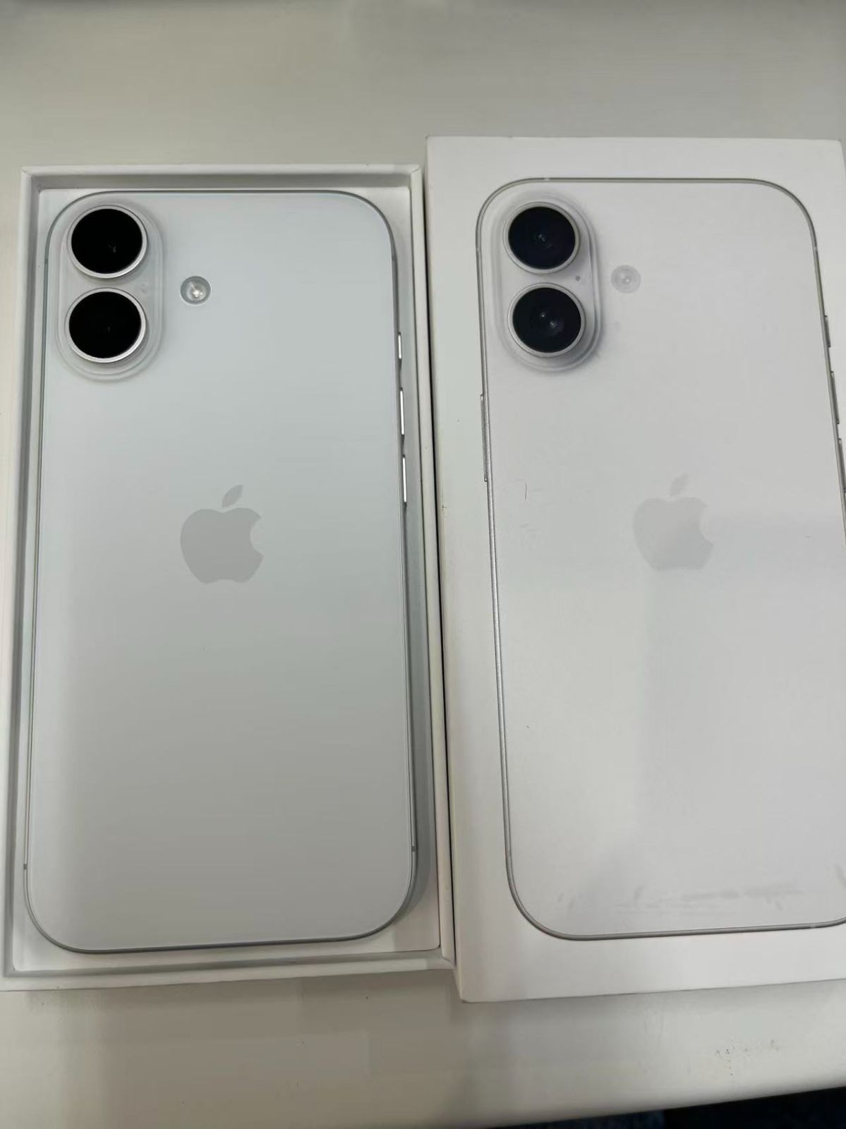 美品　iPhone 17 256GB　ホワイト　バッテリー：100% au simfree