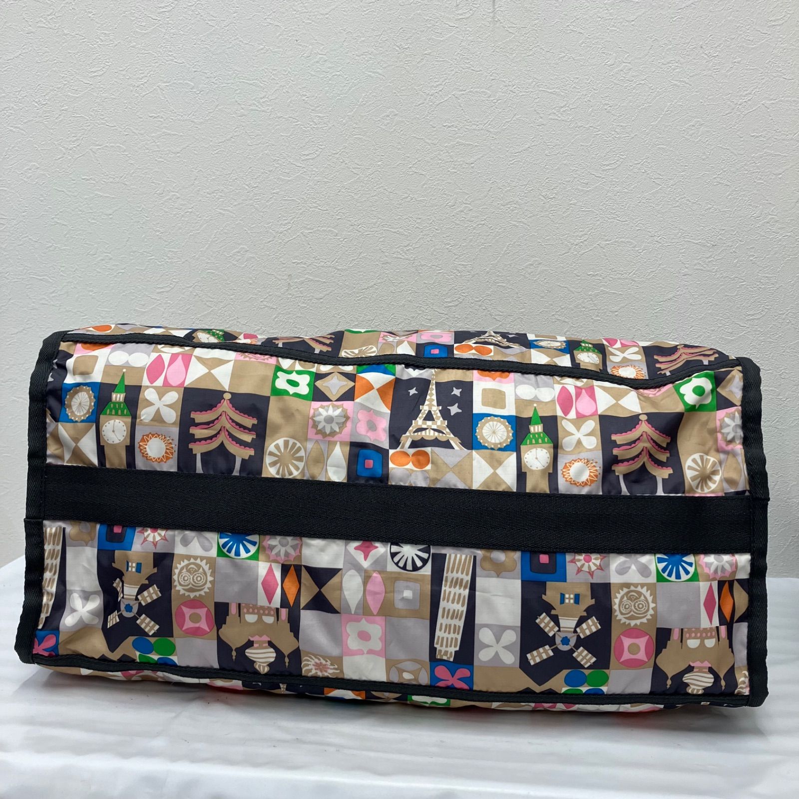 【未使用級】レスポ ラージウィークエンダー　ディズニー　イッツアスモールワールド 8057 LeSportsac レスポートサック ボストンバッグ 2way 旅行 大容量