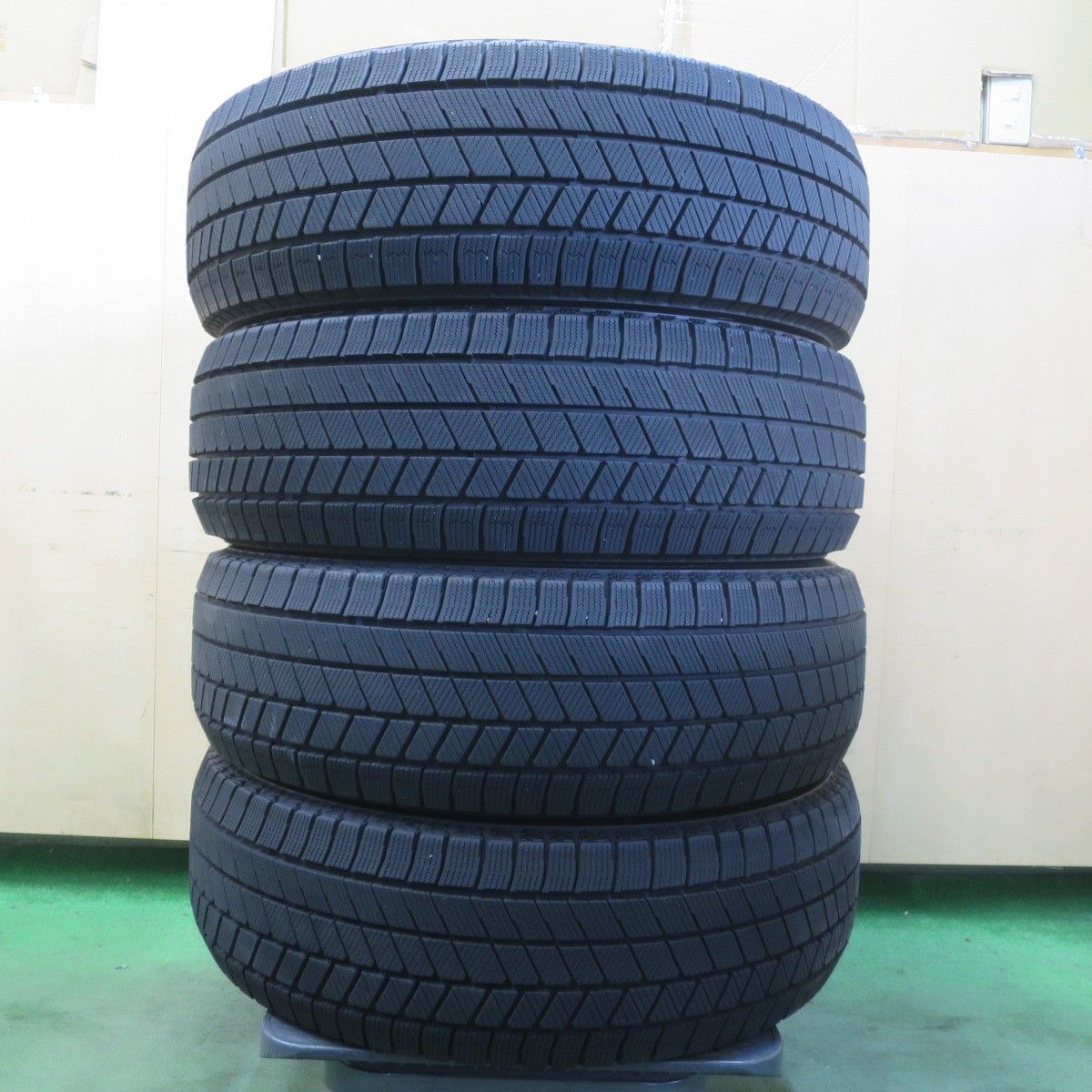 バリ溝！23年！9.5分◎スタッドレス 225/60R18 ブリヂストン ブリザック VRX3 タイヤ 18インチ 40系 アルファード ヴェルファイア 等◎6082808イスタ 50,880円