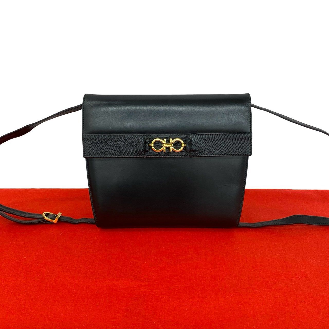 極 美品 Salvatore Ferragamo サルヴァトーレフェラガモ ヴィンテージ ガンチーニ ロゴ 金具 レザー 本革 ショルダーバッグ ブラック 46779