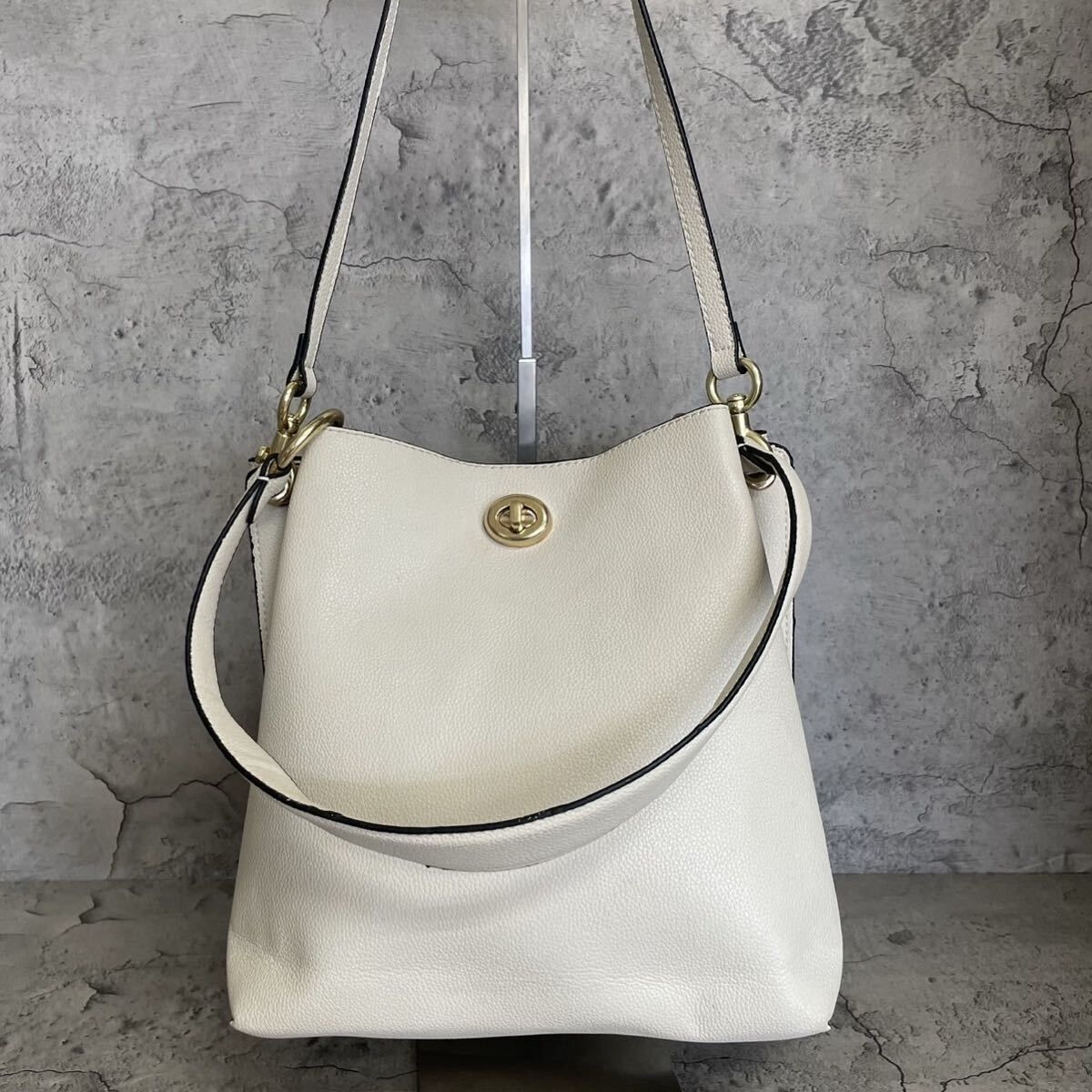 美品 COACH コーチ 2way ショルダーバッグ ウィロウ ターンロック レザー 白 ホワイト アイボリー