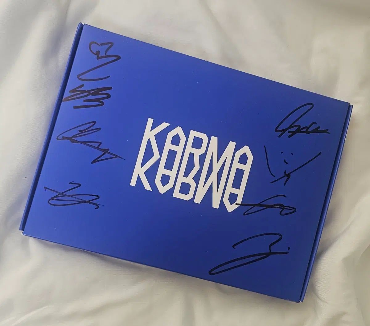Stray Kids(ストレイキッズ・スキズ・SKZ) サイン入り アルバム Stray Kids(ストレイキッズ・スキズ・SKZ) karma サイン入り アルバム