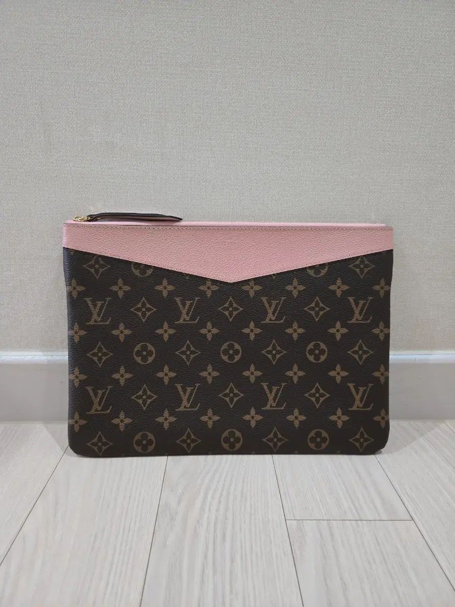 Louis Vuitton モノグラム デイリー ポーチ クラッチバッグ
