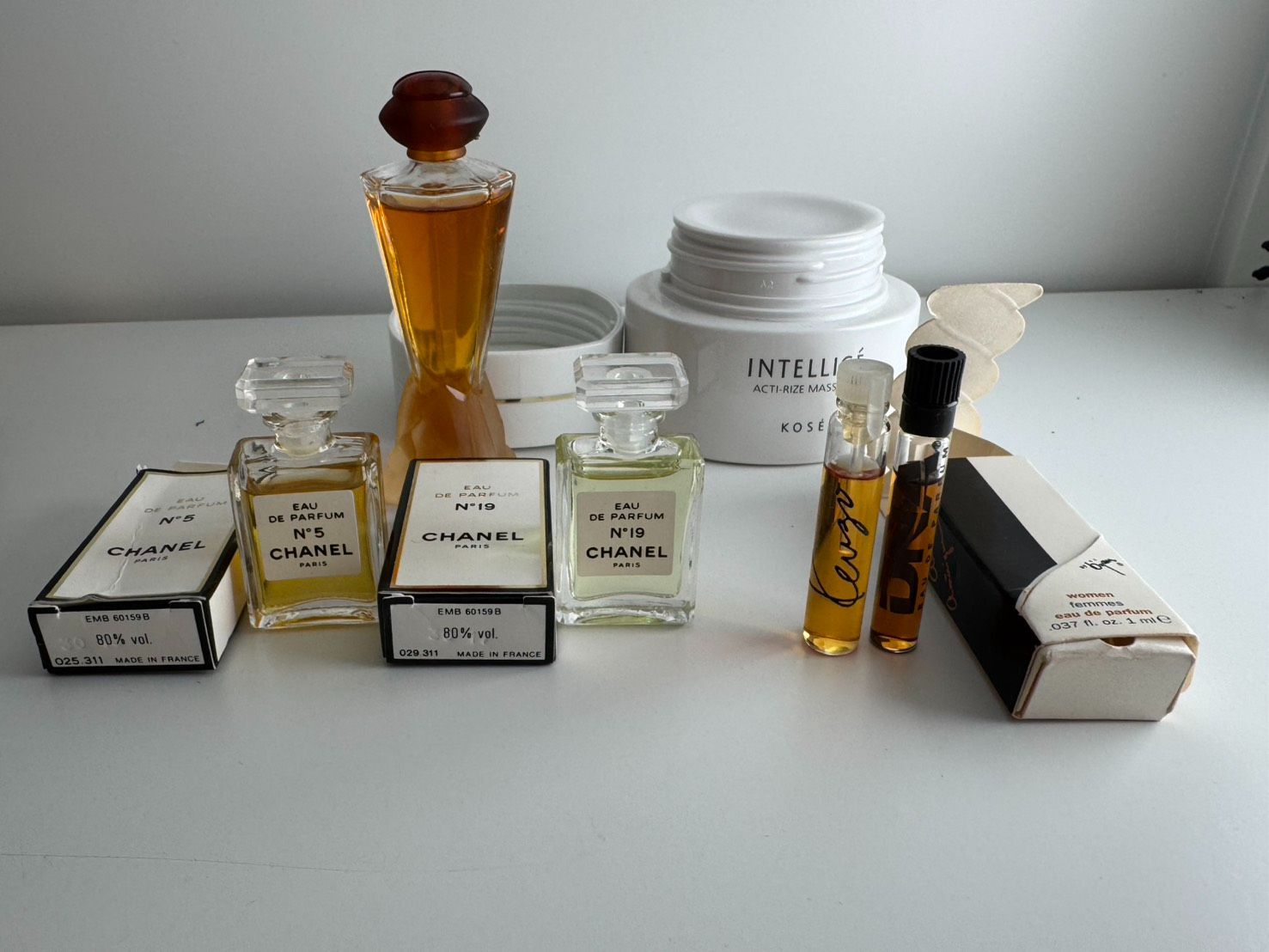CHANEL N°5 N°19 他 ミニ香水 まとめ売り セット【N7608】 - メルカリ