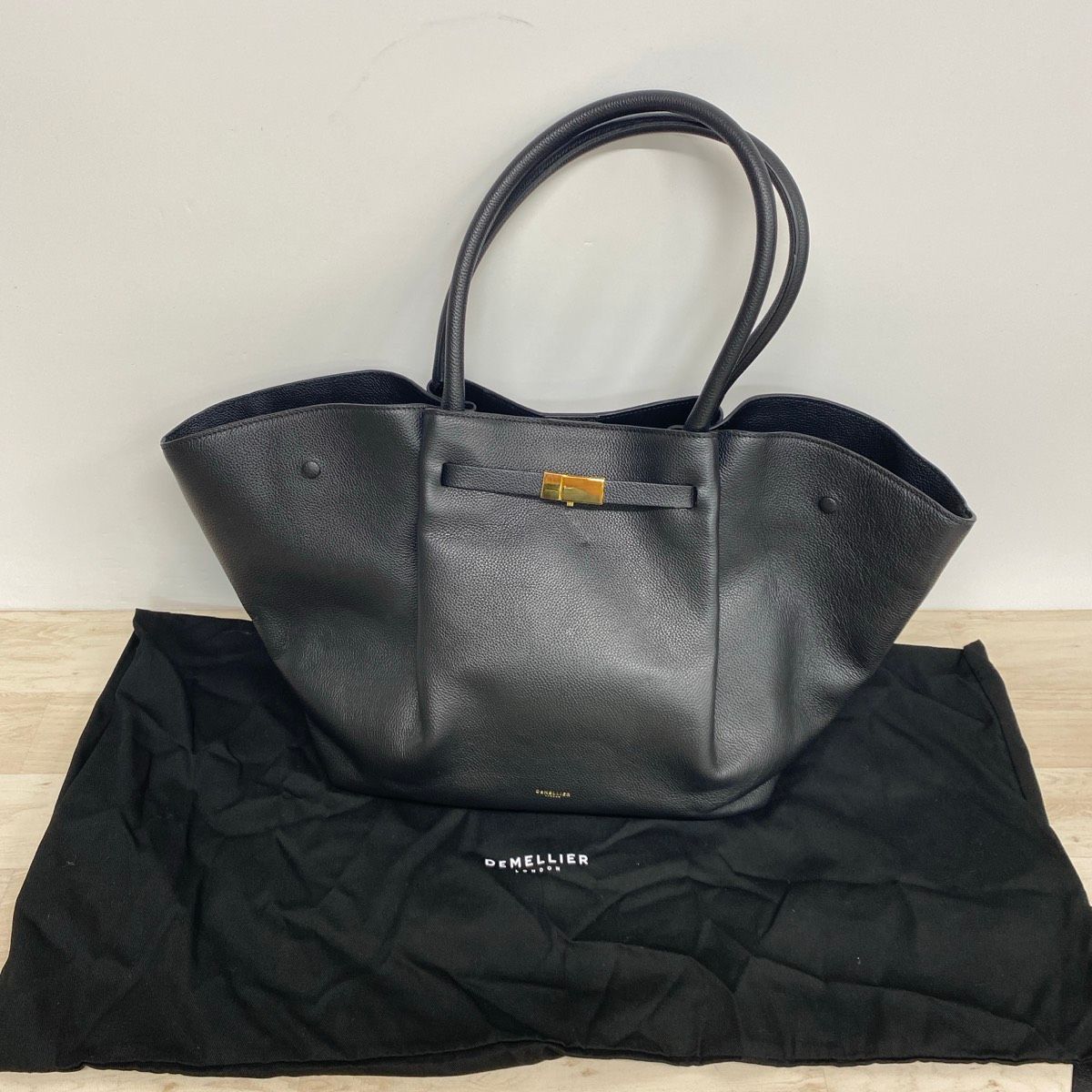 美品 DEMELLIER LONDON デメリエー トートバッグ/ハンドバッグ ブラック ゴールド金具 保存袋付き レディース[OV00187] 46,647円
