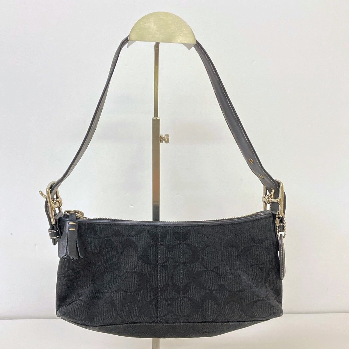 美品 COACH/コーチ シグネチャー ハンドバッグ/セミショルダーバッグ ブラック系 6371 フリンジ/タッセル チャーム付[OL01755] 8,314円