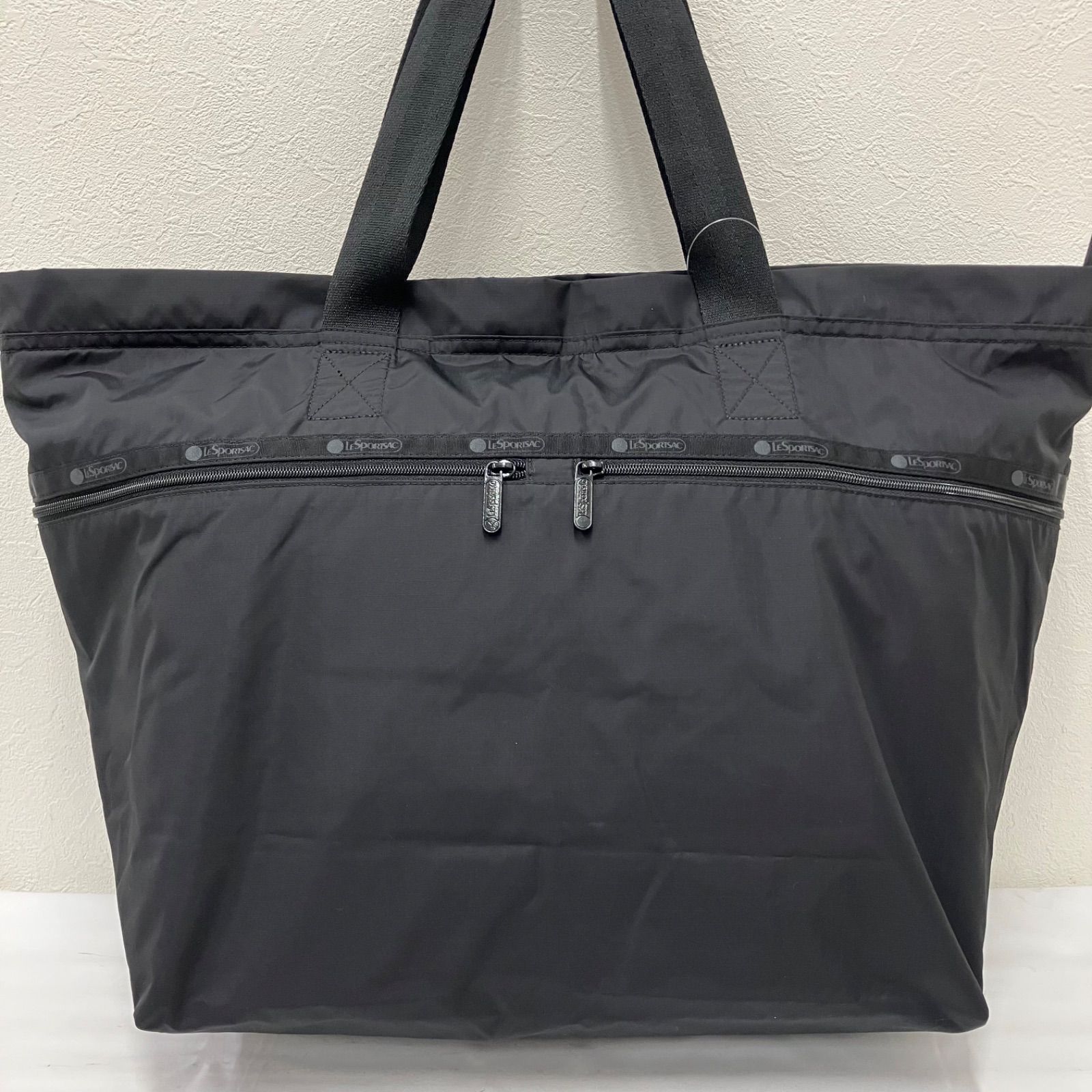 8156　【良品】　LeSportsac　レスポートサック　CALIN ZIP TOP TOTE BAG　トートバッグ　ブラック　黒　レディース　無地　旅行用バッグ　キャリーオン　軽量　大きめ　大容量
