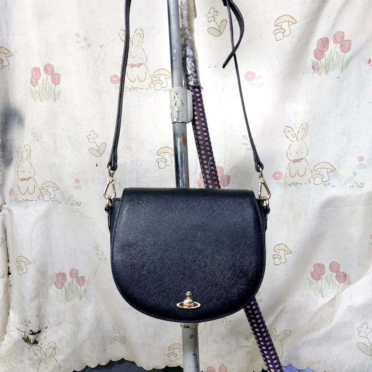 VIVIENNE WESTWOOD ハーフムーン クロスバック 11,323円