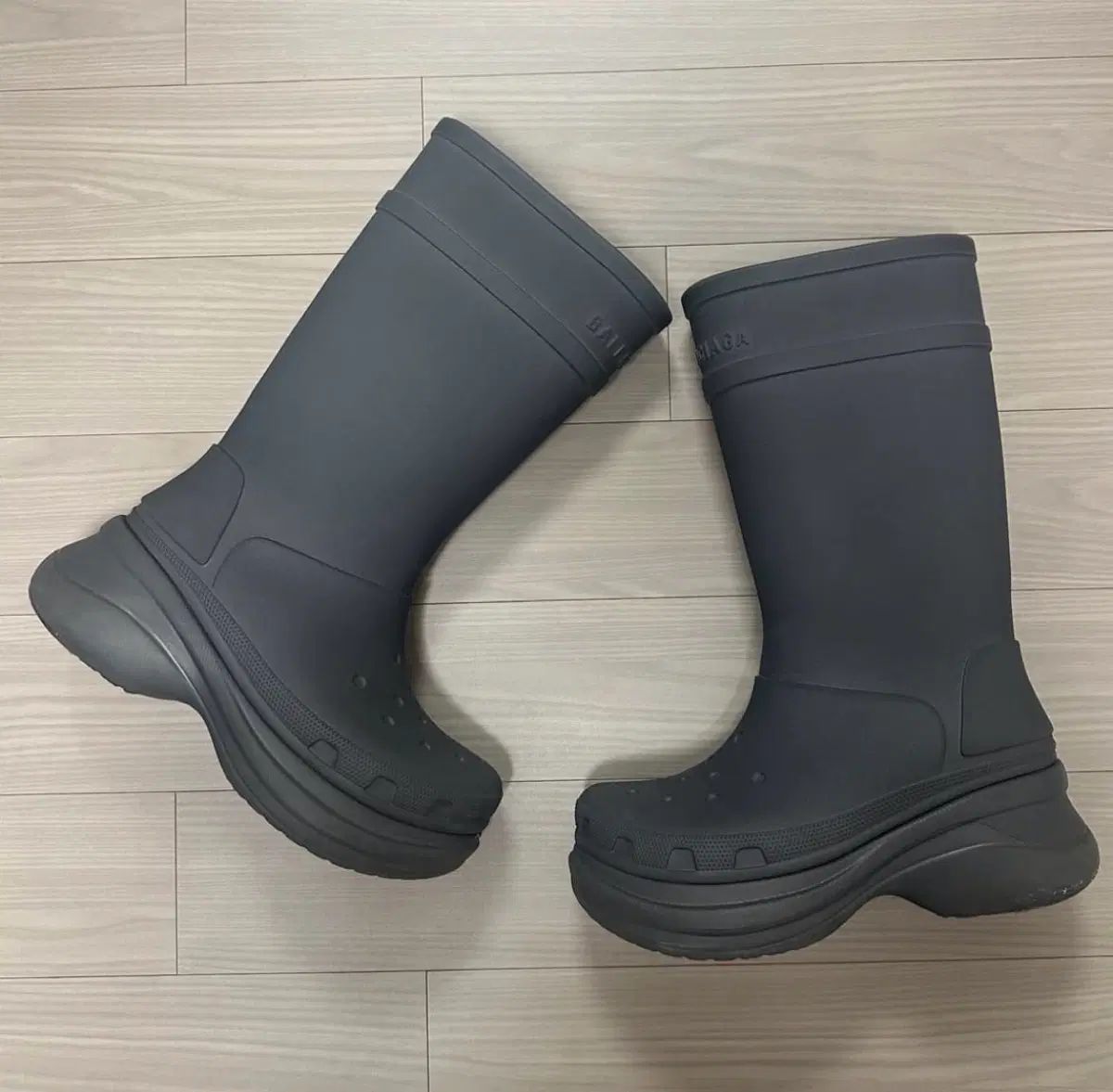 バレンシアガ クロックス ブーツ 41 30,240円