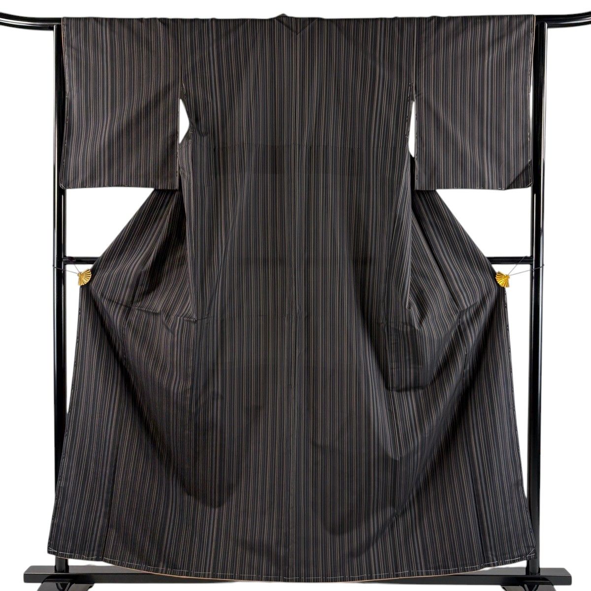 【美品】 大島紬 身丈158cm 裄丈63.5cm S 袷 証紙 縦縞 黒 正絹 名品 【中古】