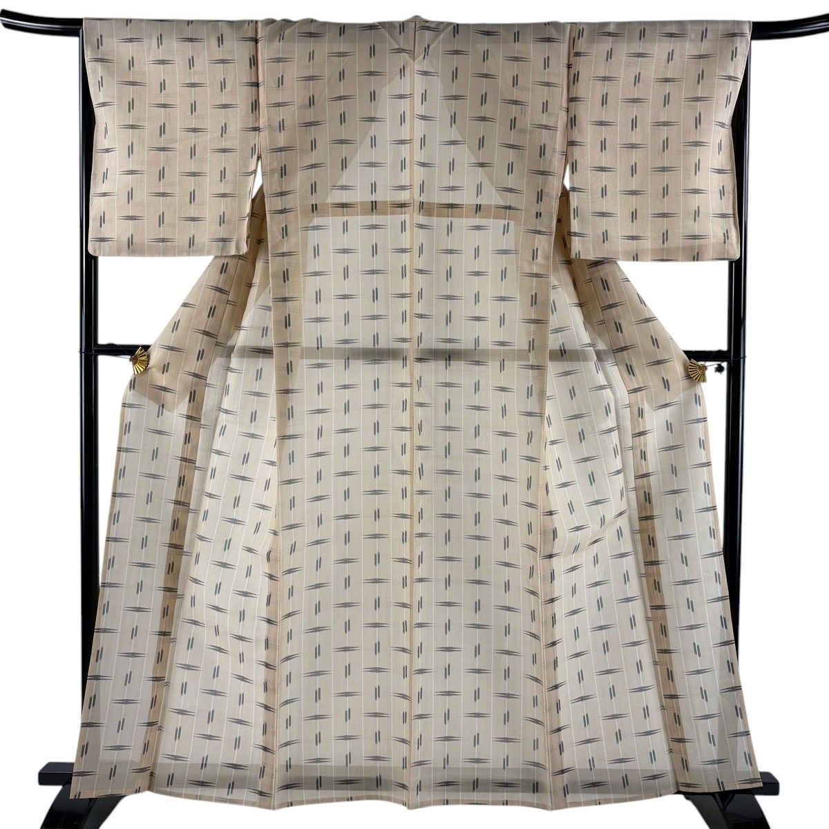 紬 身丈161.5cm 裄丈66.5cm M 薄物 夏紬 縞 幾何学 薄茶色 正絹 名品 【中古】 16,350円