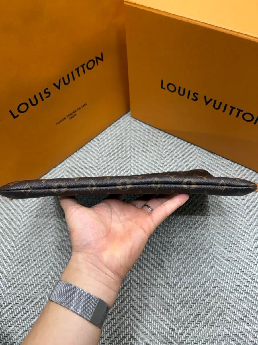 S級/正規品 Louis Vuitton ルイヴィトン モノグラム エテュイ・ボワヤージュ MM クラッチバッグ