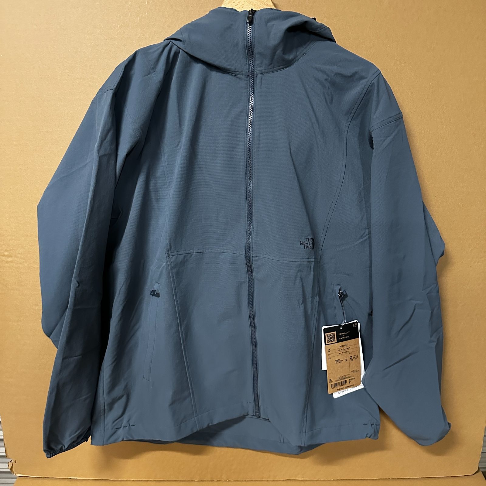 【TNF】NP22532 BE FREE JACKT SL スレートグレー Mサイズ、Lサイズ 11,550円