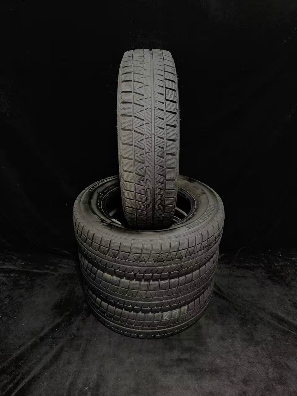 23年製　中古タイヤ4本セット　ブリヂストン　185/70R14 88Q 8分山　スタッドレスタイヤ　T-466
