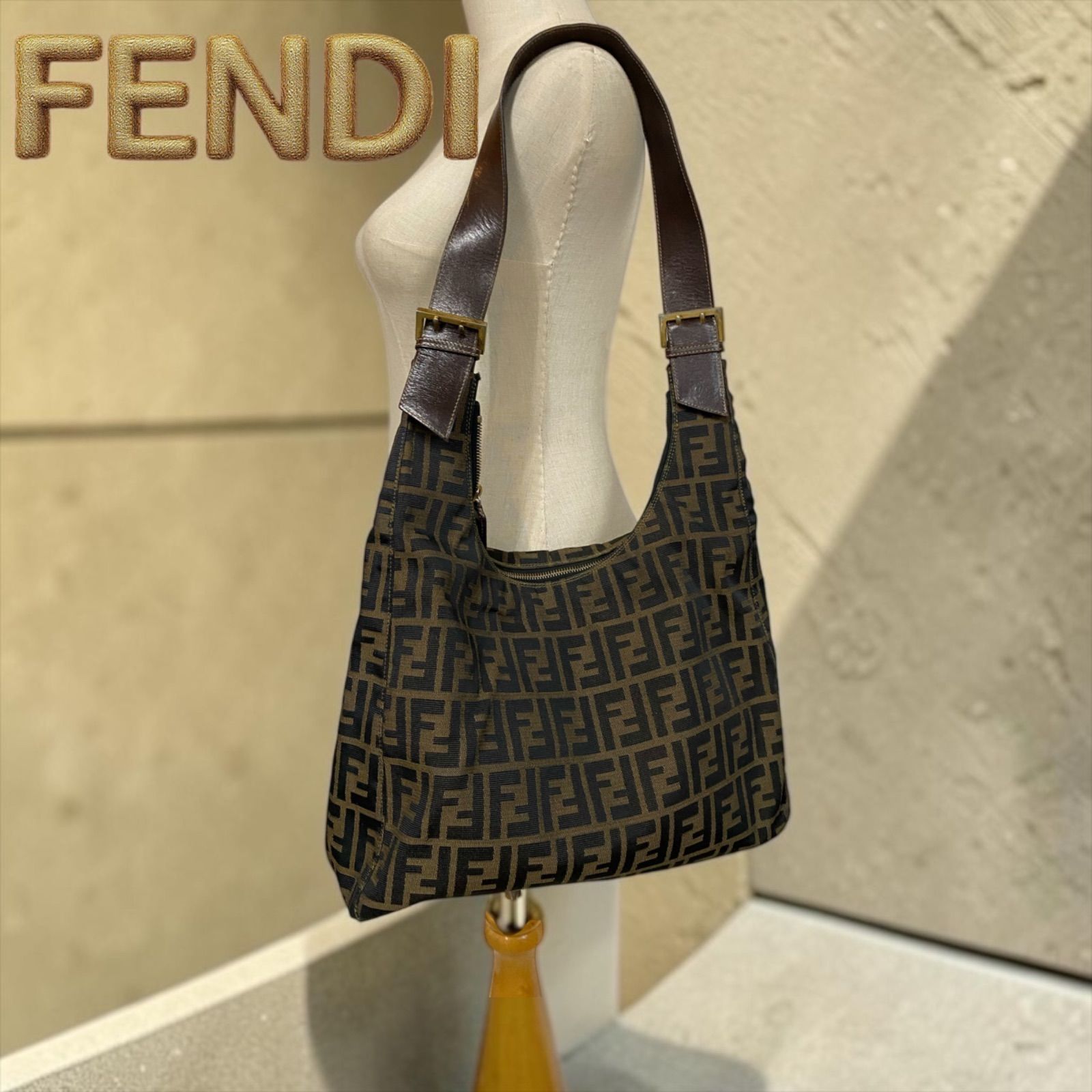 FENDI フェンディズッカ FF柄 ホーボー ショルダーバッグ 肩掛け　レディースバッグ　レディースファッション 21,300円