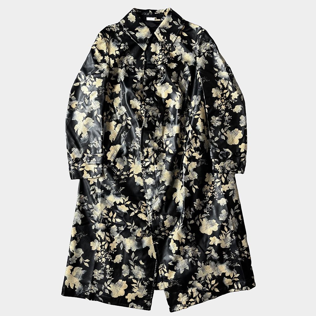 COMME des GARÇONS HOMME PLUS（コムデギャルソンオムプリュス）2025SS THE HOPE OF LIGHT フェイクレザー ステンカラーコート 79,695円