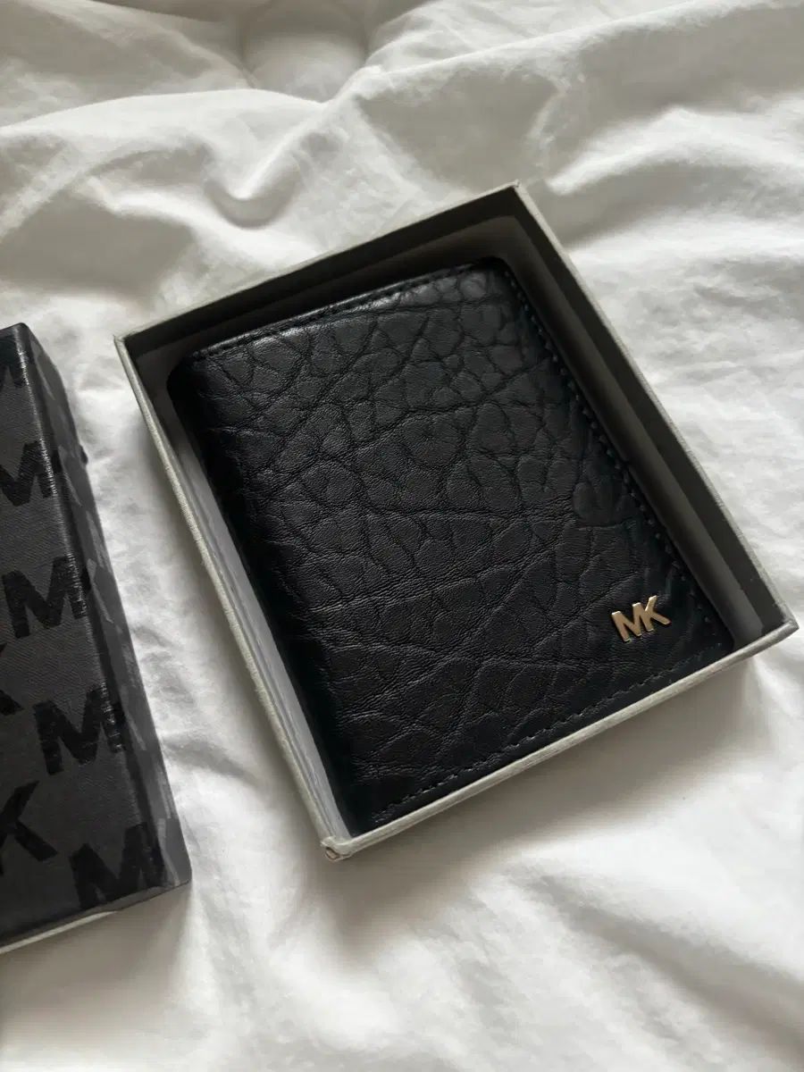 MICHAEL KORS ブラック 二つ折り財布 5,946円