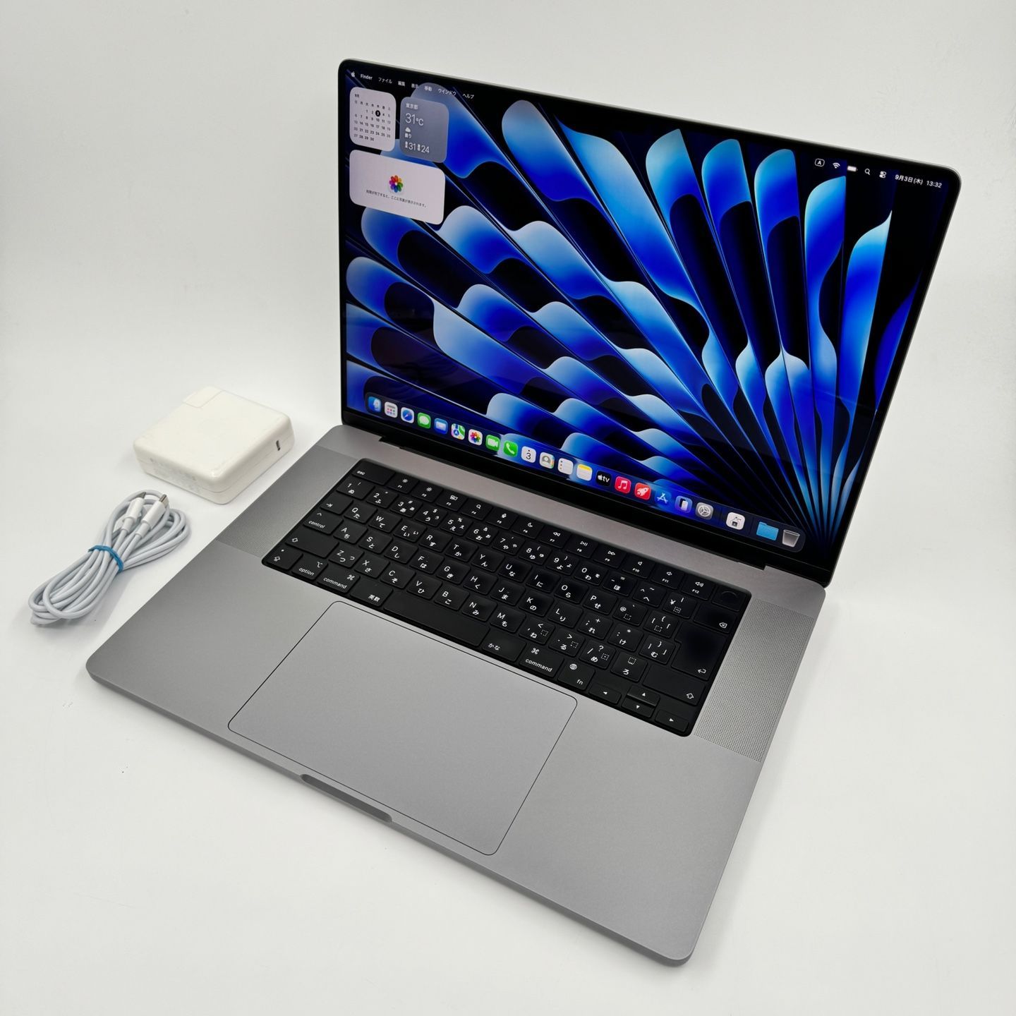 【送料無料】Apple MacBook Pro 16(2021, A2485) M1 Max / RAM 64GB / SSD 1TB / スペースグレー / 充放電回数 : 140 [MC229]