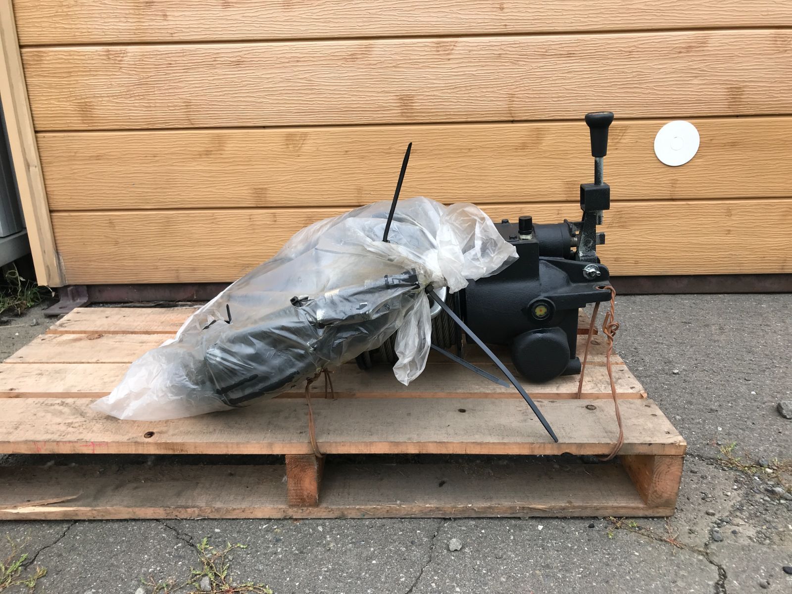 【タダノ】ウインチ　イートン製油圧モーター付　H-050AA2XJ　4726　搬送車新車外し　ワイヤー付　動作未確認　中古　現状販売　【直接引取限定品】 82,500円