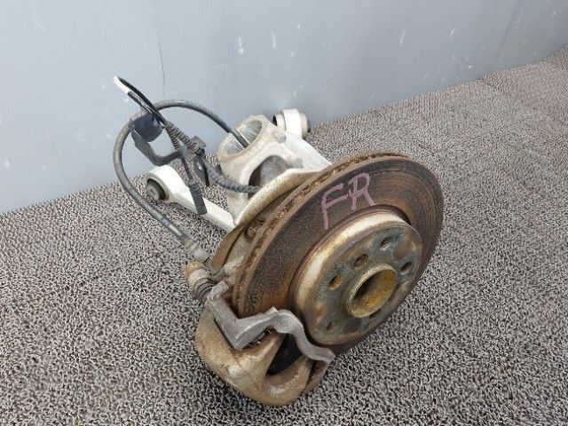 9108　BMW i3 I01 レンジエクステンダー　1Z06　フロントナックル右　ロアアーム付　キャリパー/ローター付　（L3-1） 8,250円