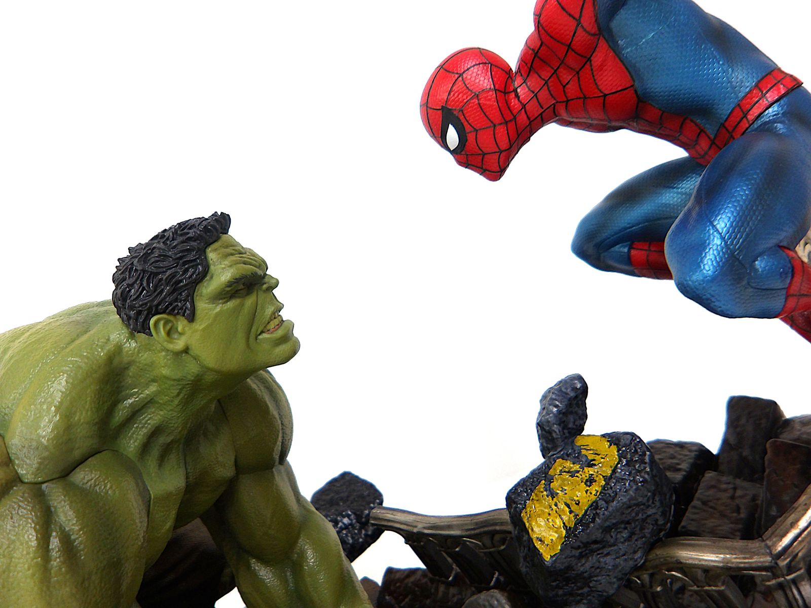中古】 スパイダーマン・ハルク ジオラマスタチュー Happyくじ MARVEL