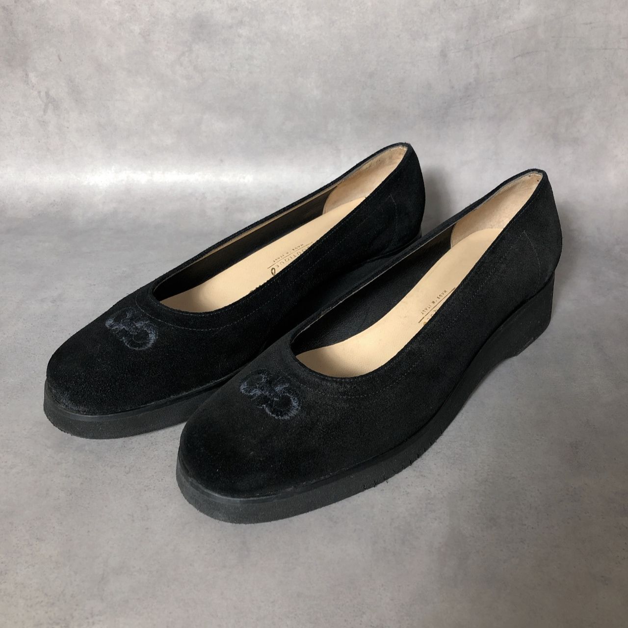 WQ1391●Salvatore Ferragamo：ガンチーニロゴスウェードプラットフォームパンプス DR43450 A29●6½ C● 厚底バレエシューズ サルヴァトーレフェラガモ