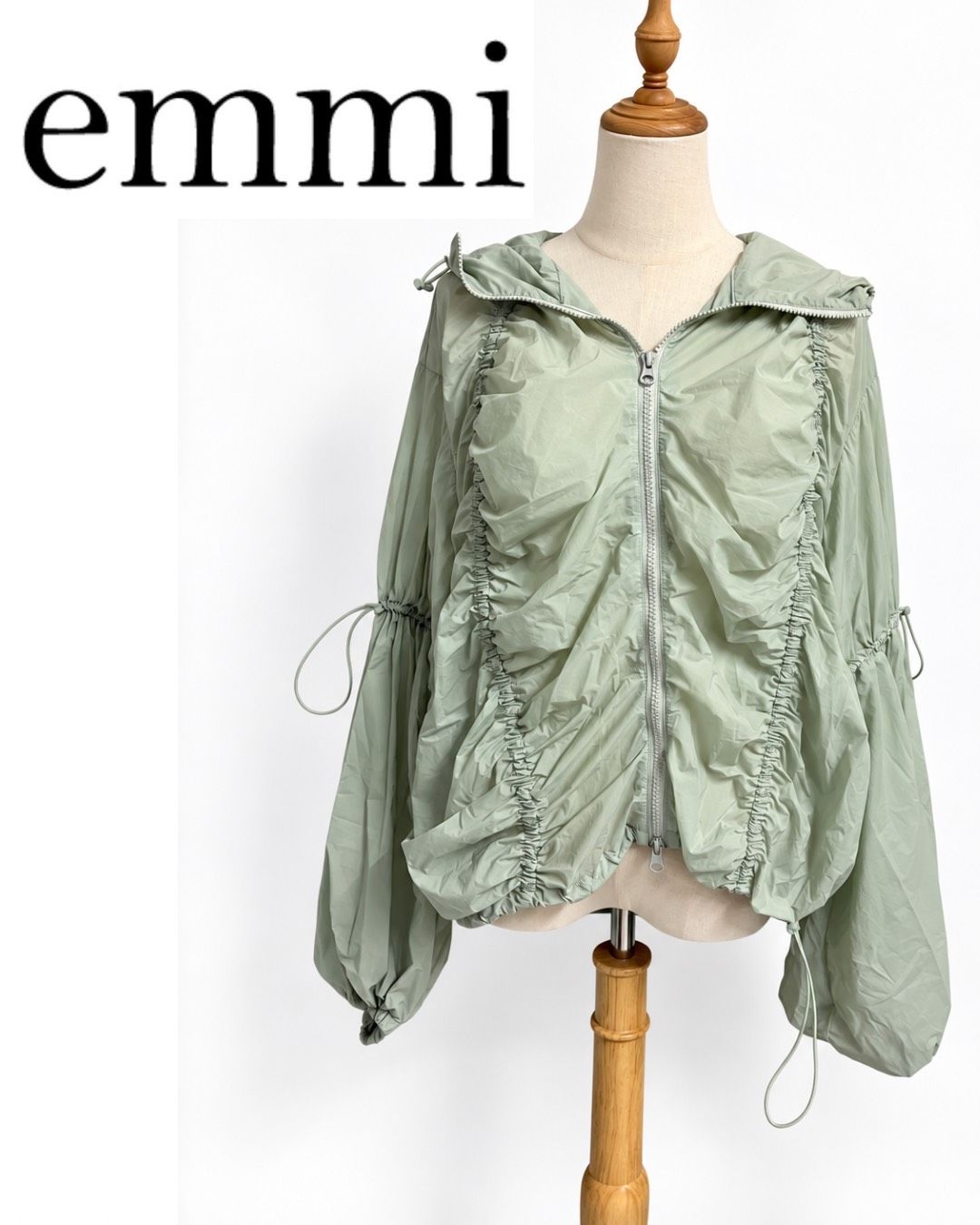 emmi　エミ　ギャザーナイロンブルゾン　ブルゾン