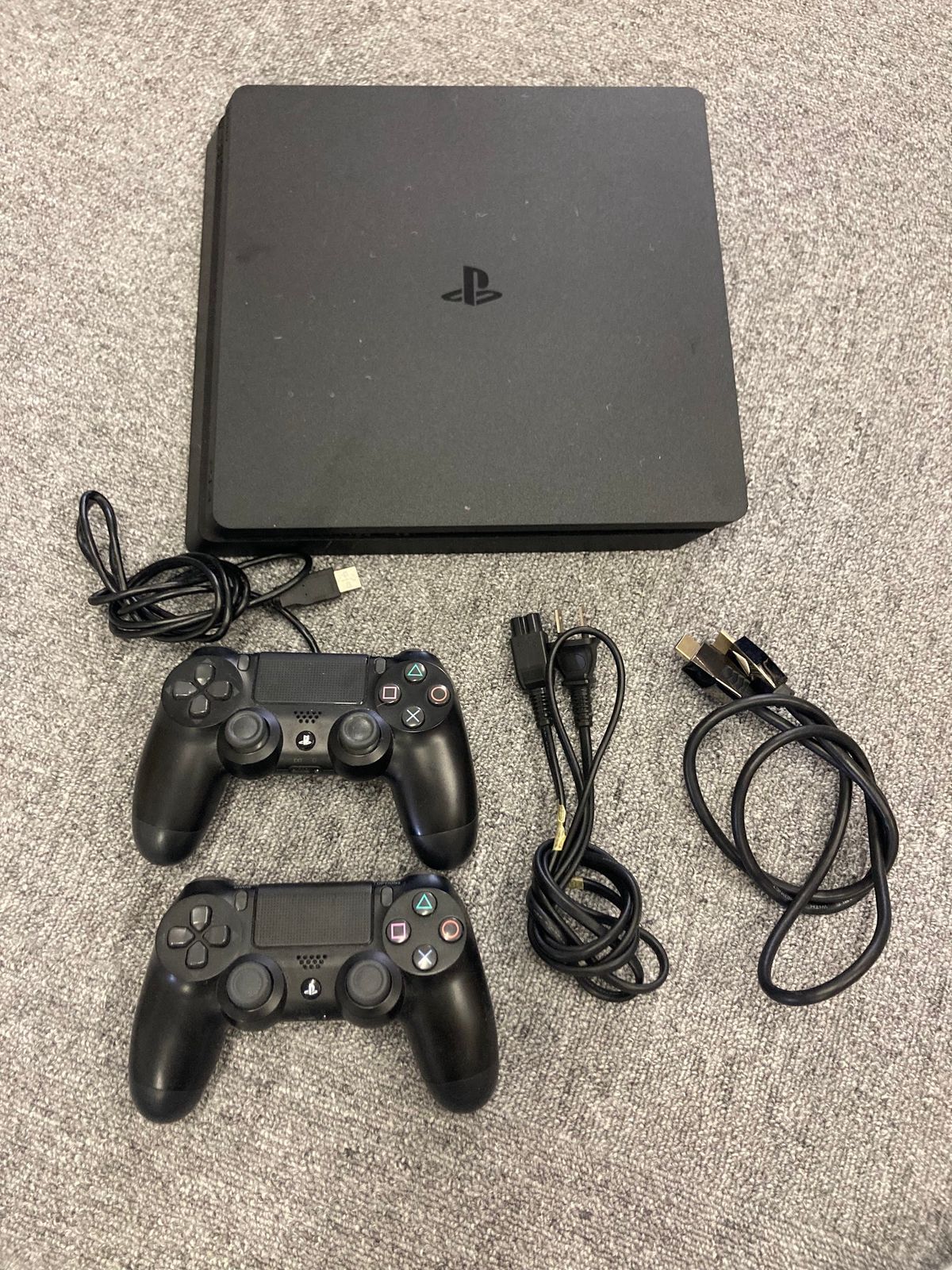 ！【通電確認済・動作未確認】SONY ソニー PS4 プレイステーション4 本体 スリム型 ブラック コントローラー2個付き【ゲーム機本体】【3】